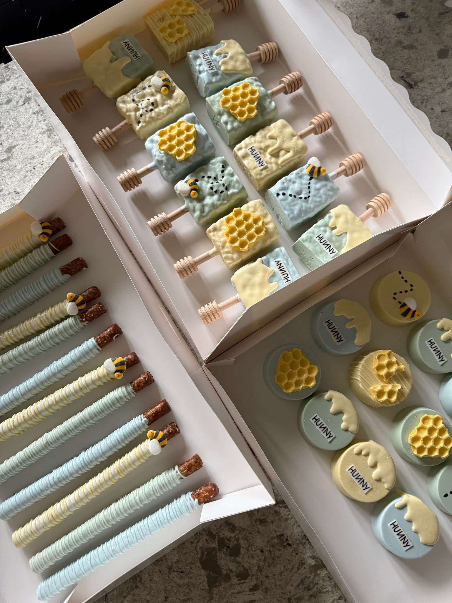 Medium treat package includes 6 dozen treats u can choose between Oreos , marshmallows,rice krispie treats,pretzels,cake pops